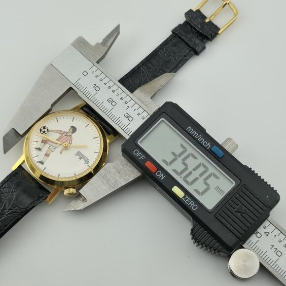 Vintage Watch 1980s Soccer Football Dial Hong Kong Gold Tone Retro Sports Circa - Picture 15 of 16